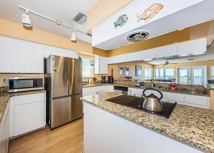 Joyce's Beachfront Penthouse Apartment