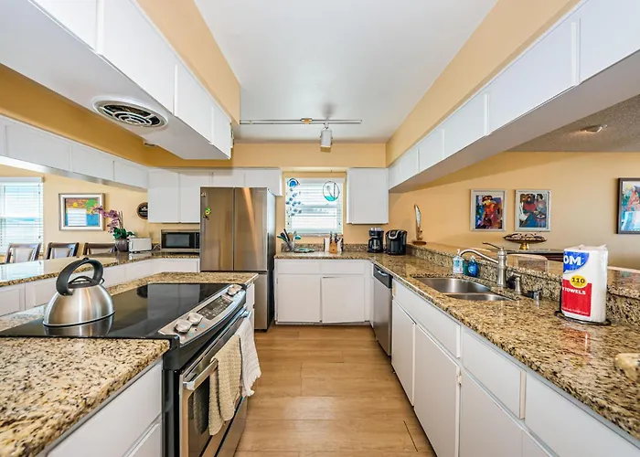 Joyce's Beachfront Penthouse Apartment