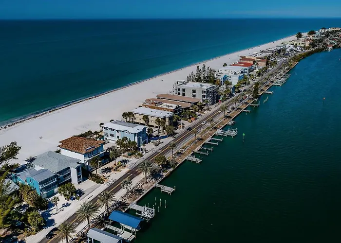 Joyce's Beachfront Penthouse Apartment Clearwater Beach