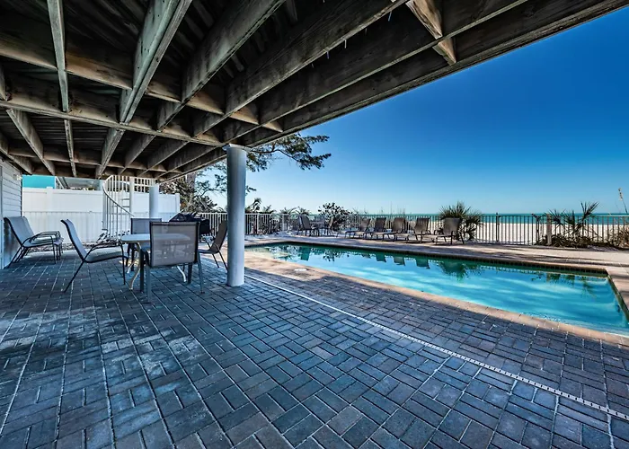 Joyce's Beachfront Penthouse Apartment